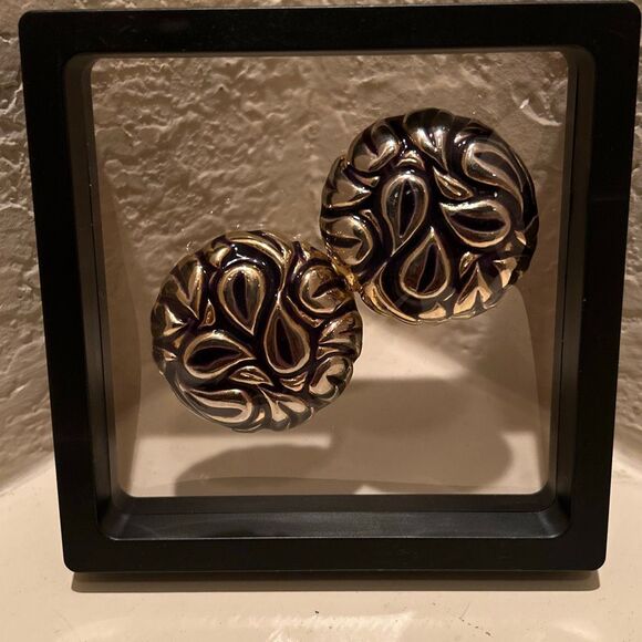 Vintage Escada Round Clip On Earrings Black & Gold Tone Baroque Regencycore - Picture 1 of 8